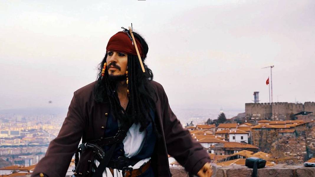 Ankaralı Jack Sparrow, oyun havalarıyla başkenti coşturdu! Görenler telefona sarıldı 10